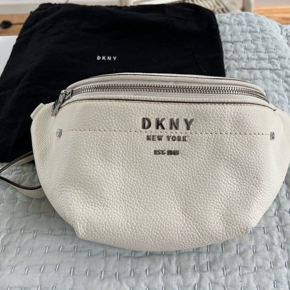 White DKNY belt or cross the body Thompson Belt Bag. - Picture 6 of 8
